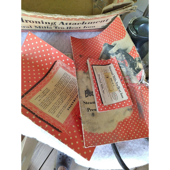 RARE Vintage Betty Crocker Try-Heat Steam Iron & Attachment with manual Unique - Picture 4 of 8